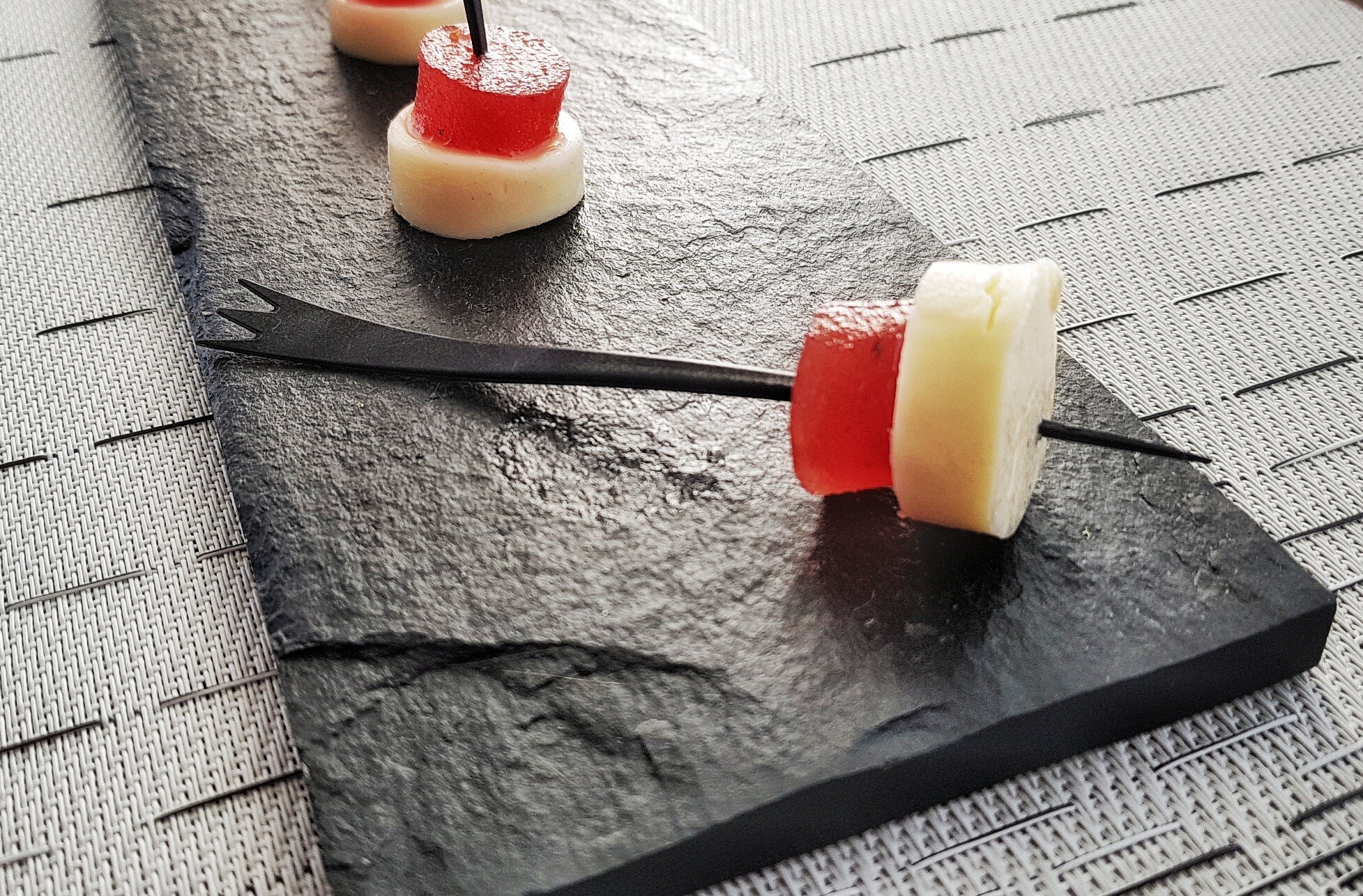pincho-poseidon-plastico-negro-03-ajidiseño